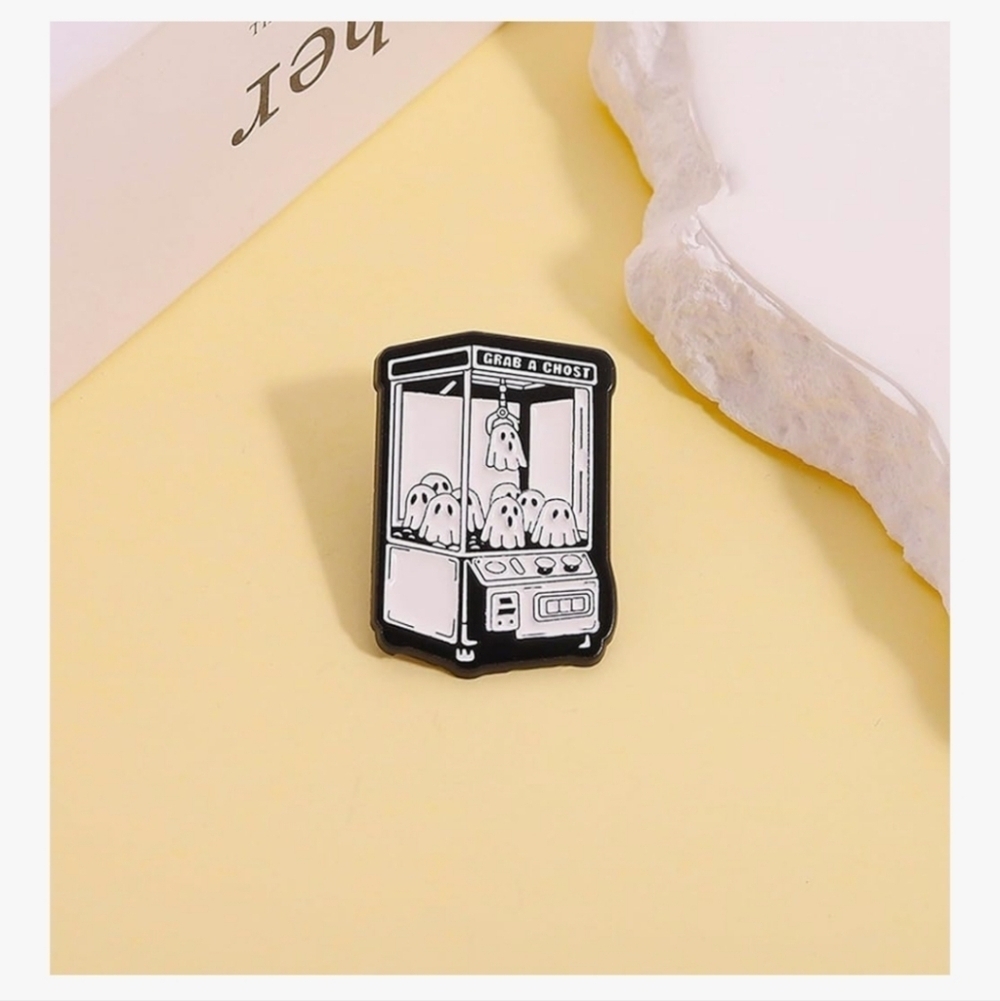 Ghost Claw Machine Enamel Pin